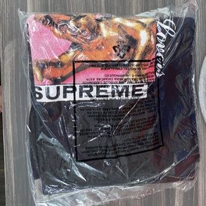 Supreme tee shirt